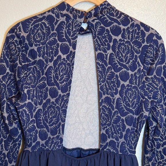 Everleigh Long Sleeve Open Back Dress - Picture 9 of 16